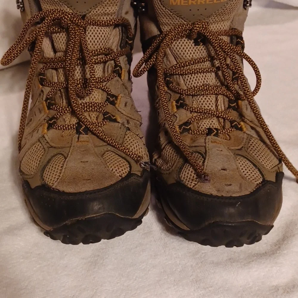 Merrell Men's Tan and Black Outdoor Boots Waterproof Boots Size 9.5